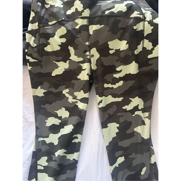 Swift Speed High-Rise Crop 21" ColourHeritage 365 Camo Crispin Green Multi Size1 - Picture 2 of 7